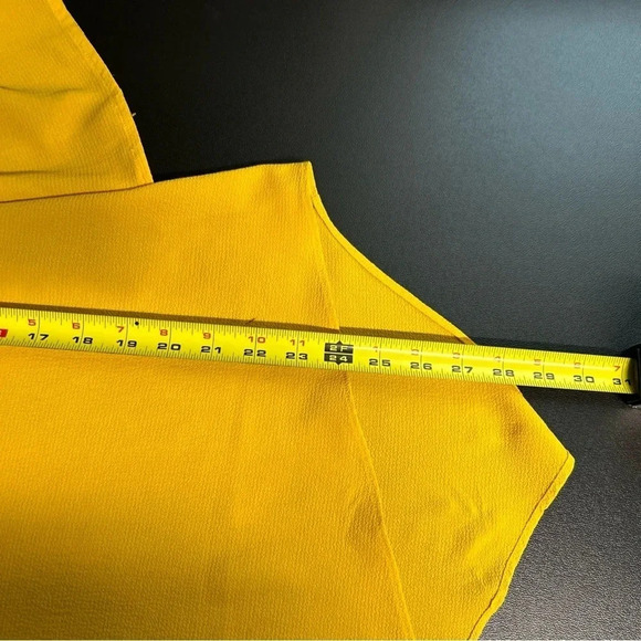 Women’s Medium Yellow V Neck Asymmetrical Hem Blouse Buttons Crepe Coquette Boho - Picture 8 of 13